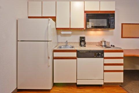 Candlewood Northeast By Ihg Hotel