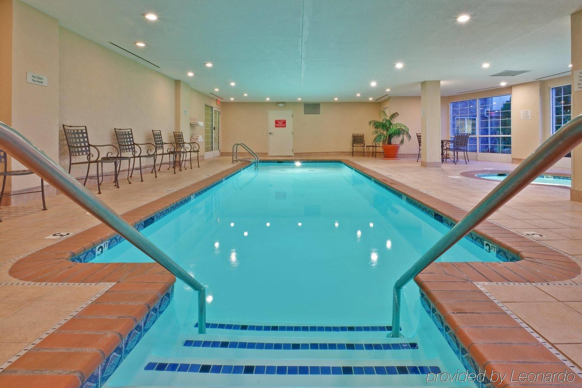Candlewood Northeast By Ihg Hotel