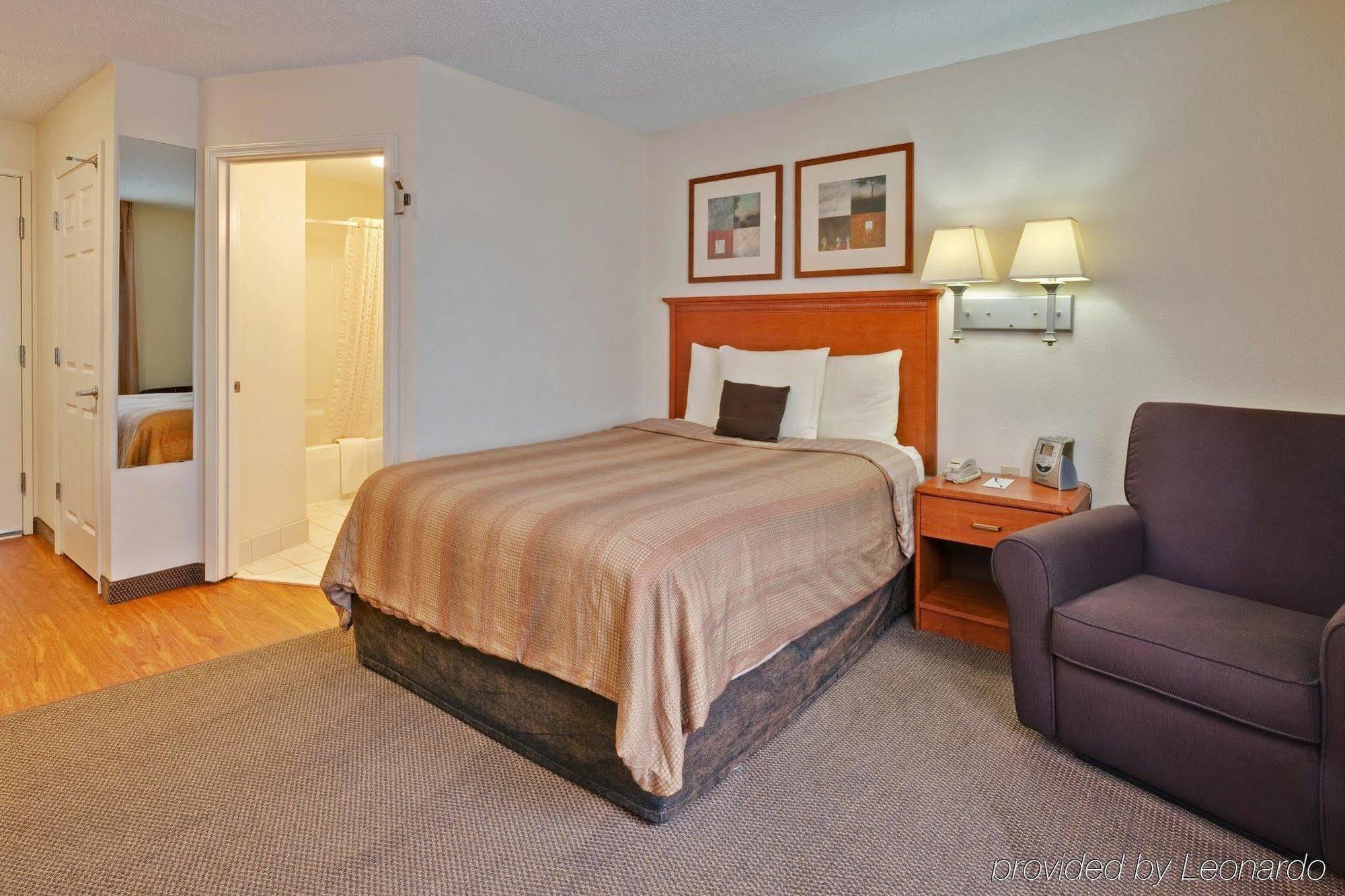 Candlewood Northeast By Ihg 2*