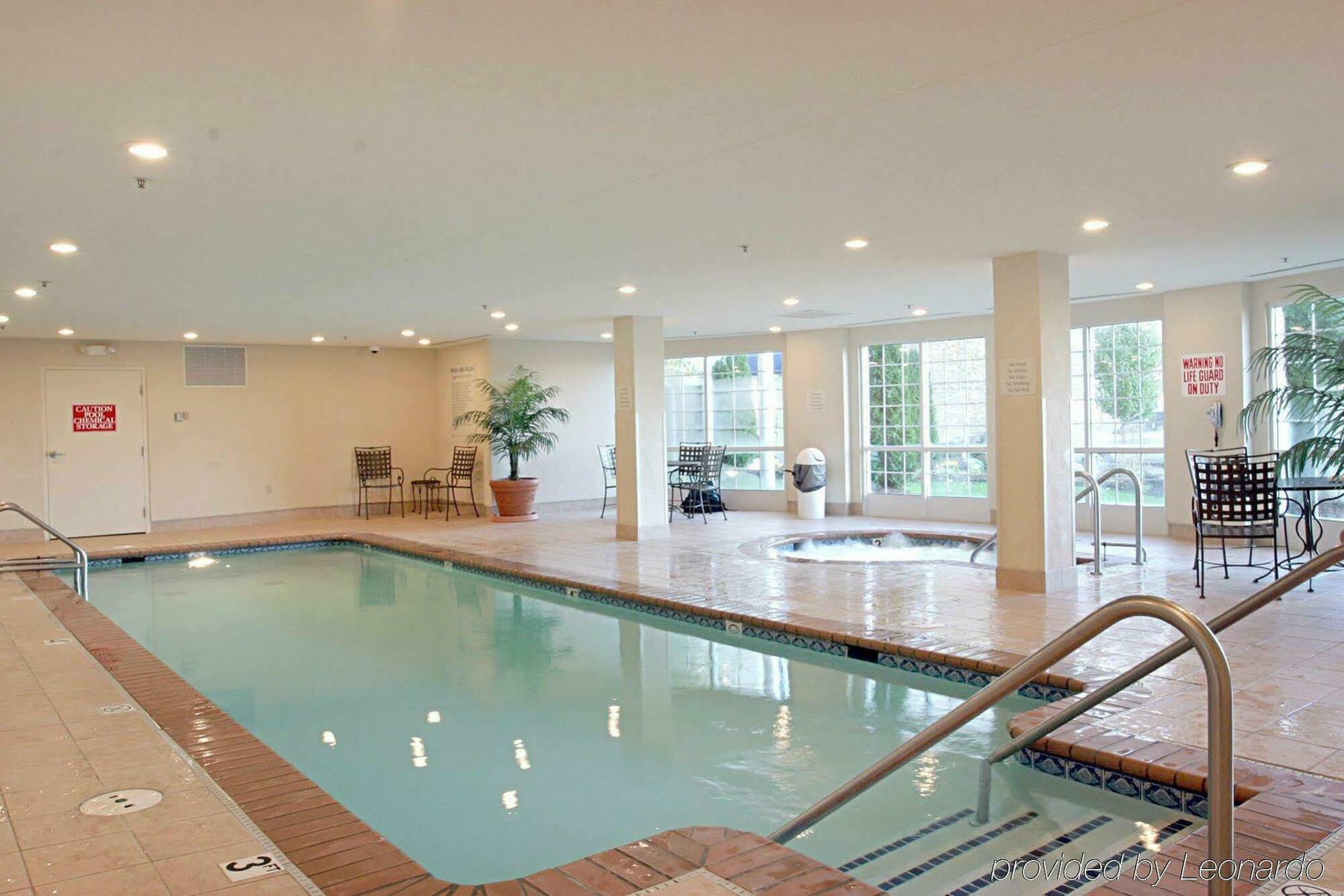 Candlewood Northeast By Ihg 2*