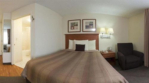 Candlewood Northeast By Ihg Hotel 2*